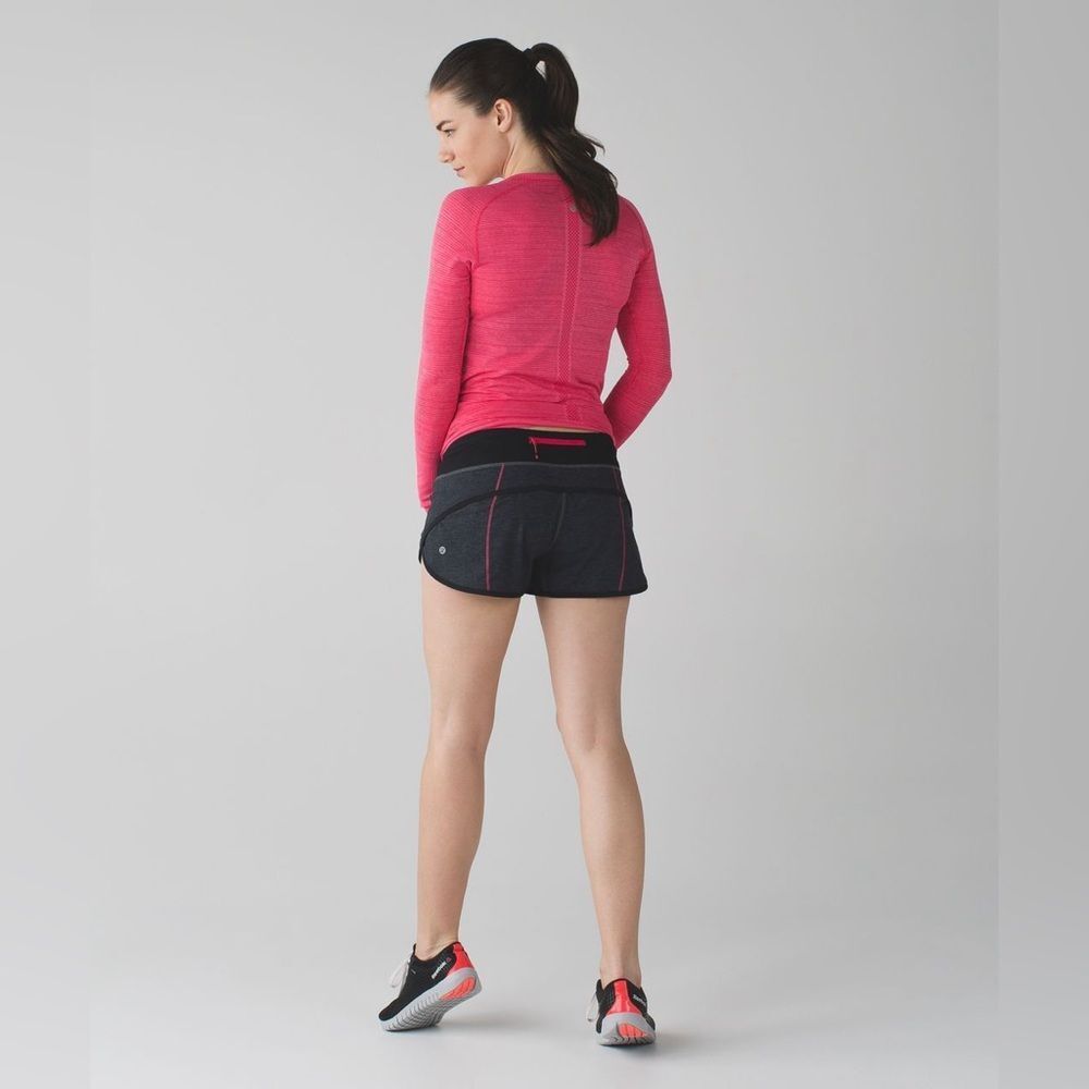 Lululemon Speed Short 4-way Stretch 2.5" in Heathered Black / Black / Boom Juice